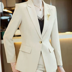 Élégance Noir – Damenblazer mit Stil“