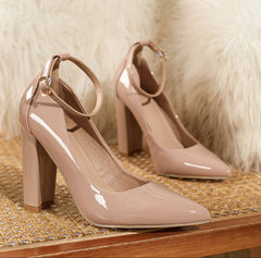 Eleganza – Lackleder High Heels mit Knöchelriemen