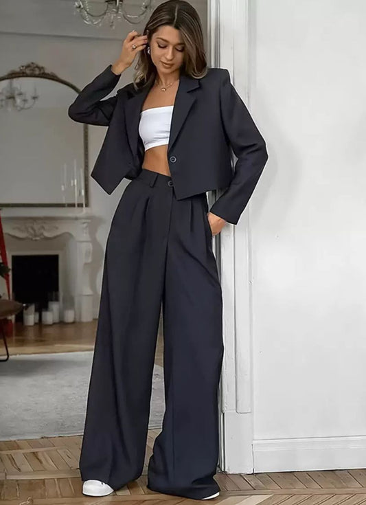 “Urban Elegance – Zweiteiler mit Cropped Blazer”