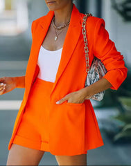 „Power Chic – Zweiteiler in Cremeweiß”