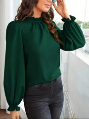 Smaragd Eleganz – Bluse mit Rüschenkragen