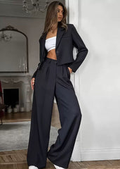 “Urban Elegance – Zweiteiler mit Cropped Blazer”