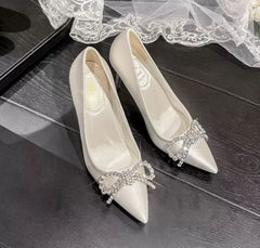 Elegance Pearl – Brautpumps mit Strass-Schleife