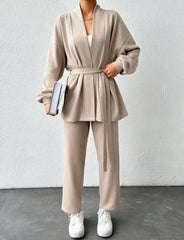 „LounEleganz – Zweiteiler mit Stil und Komfort“