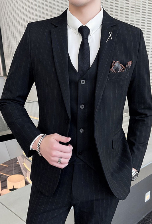 Mitternachtslinie – Business-Anzug in Nadelstreifen