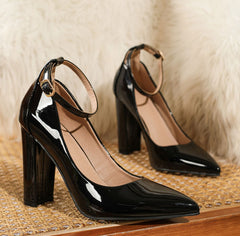 Eleganza – Lackleder High Heels mit Knöchelriemen