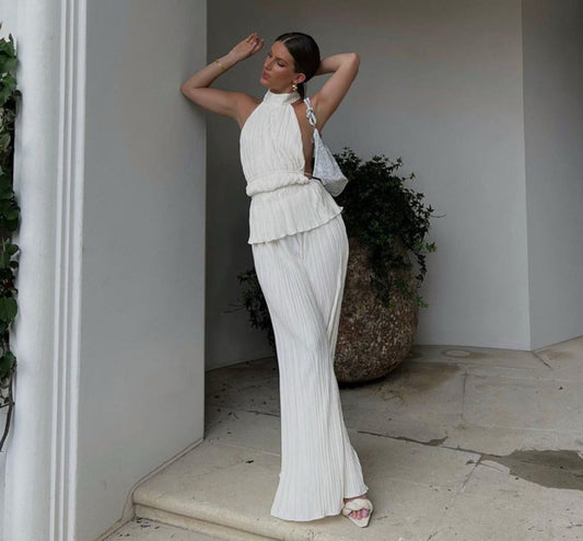 Luna Eleganza – Rückenfreier Plissee-Jumpsuit in Cremeweiß