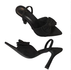 Velvet Charm – Slingback Heels mit Schleife in Schwarz
