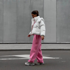 “Blossom Puffer” – Geblümte Daunenjacke in Rosa & Weiß | Welalux