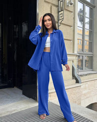 plain long-sleeved shirt with lapels & casual trousers in European-American style