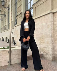 plain long-sleeved shirt with lapels & casual trousers in European-American style