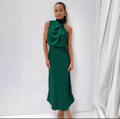 Elegantes Satinkleid mit Wasserfallkragen – Champagnerfarben