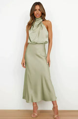 Elegantes Satinkleid mit Wasserfallkragen – Champagnerfarben