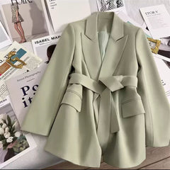 Elegance Belle – Taillierter Blazer mit Bindegürtel
