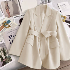 Elegance Belle – Taillierter Blazer mit Bindegürtel