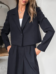 “Urban Elegance – Zweiteiler mit Cropped Blazer”