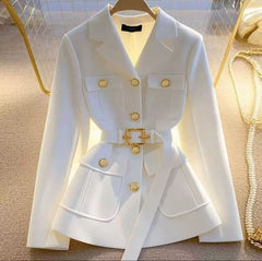 „Eleganz Pur – Tailored Chic Blazer”