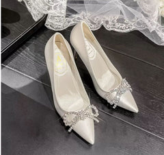 Elegance Pearl – Brautpumps mit Strass-Schleife