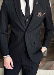 Mitternachtslinie – Business-Anzug in Nadelstreifen