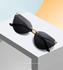 Schwarze Eleganz – Sonnenbrille „Panthera Noir“