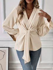 Crema Eleganza – Wickelbluse mit Bindedetail