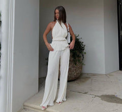 Luna Eleganza – Rückenfreier Plissee-Jumpsuit in Cremeweiß