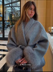 Luxuriöser Wollmantel mit Fuchspelz – Elegant & Zeitlos in Grau
