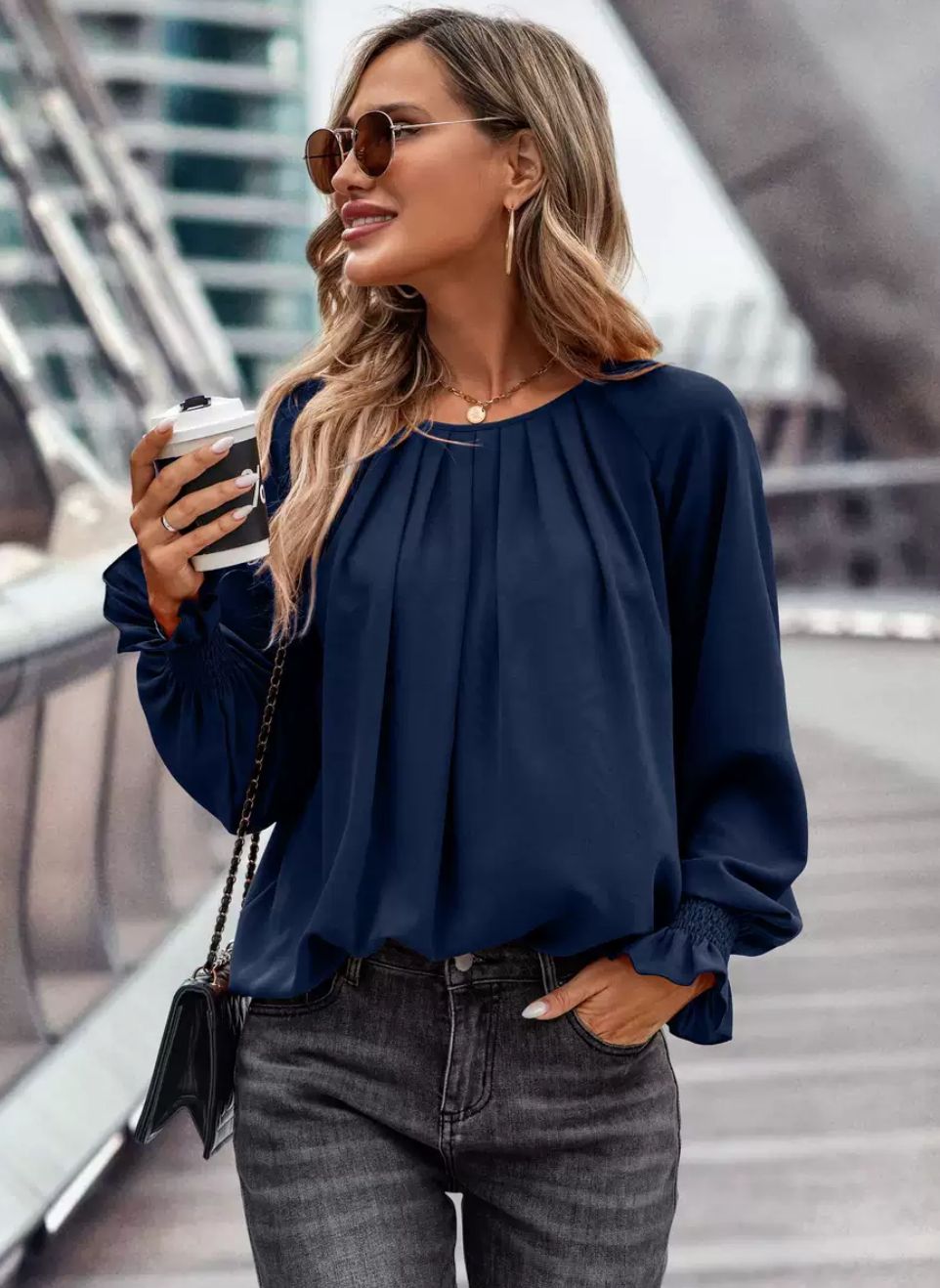 Marina Eleganz – Faltenbluse in Navy