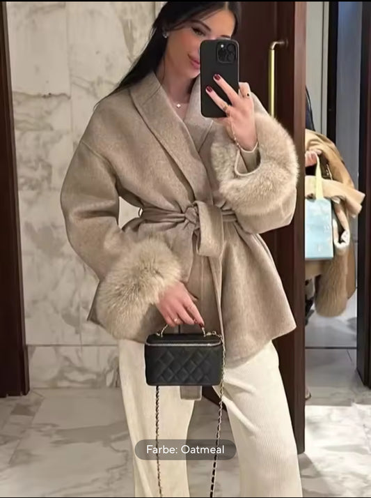 Luxuriöser Wollmantel mit Fuchspelz – Elegant & Zeitlos in Grau