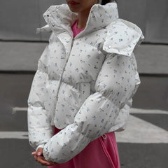 “Blossom Puffer” – Geblümte Daunenjacke in Rosa & Weiß | Welalux