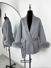 Luxuriöser Wollmantel mit Fuchspelz – Elegant & Zeitlos in Grau