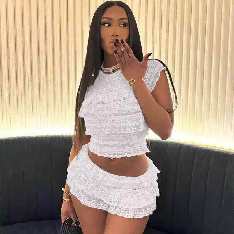 Zweiteiler mit Süßer Spitzen-Crop-Top und Rüschen-Shorts