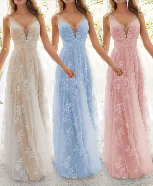 Elegant evening dress with floral lace