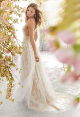 Elegantes Abendkleid mit floraler Spitze