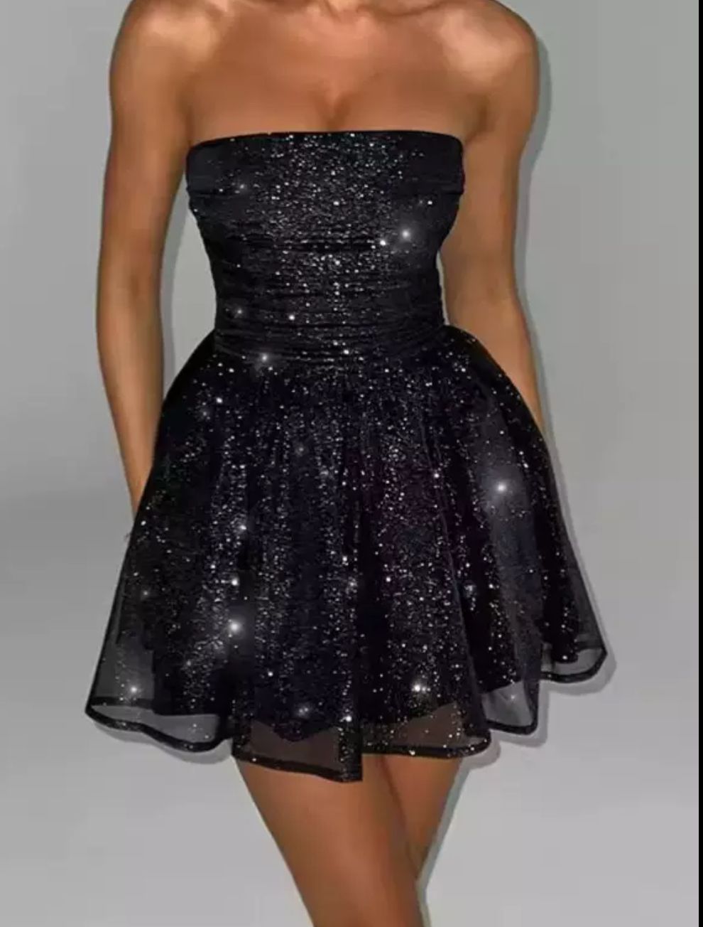 Glitzerndes Cocktailkleid