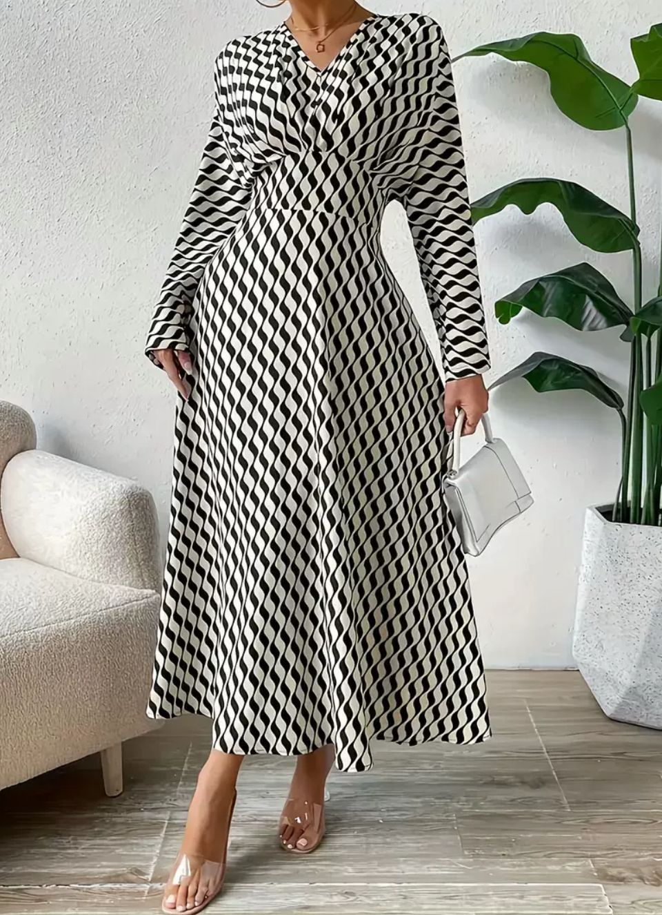 Elegantes Maxikleid mit Wellenmuster