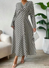 Elegantes Maxikleid mit Wellenmuster