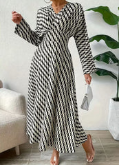 Elegantes Maxikleid mit Wellenmuster