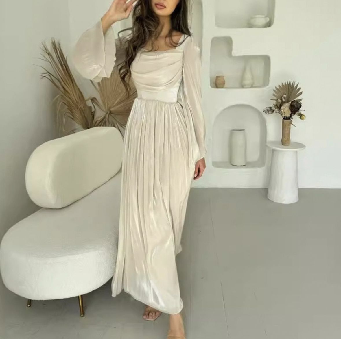 Elina – Maxikleid aus fließendem Satin