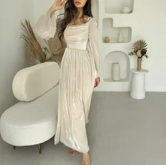 Elina – Maxikleid aus fließendem Satin