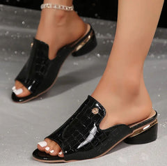 Eleganza Luxe – Damen Pantolette in Krokodil-Optik