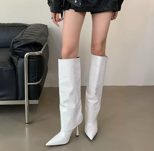 Croc Noir – high heel boots in a crocodile look