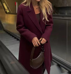 Bordeaux Elegance – Double-Breasted Woolmantel