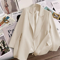 Elegance Belle – Taillierter Blazer mit Bindegürtel