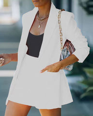 „Power Chic – Zweiteiler in Cremeweiß”