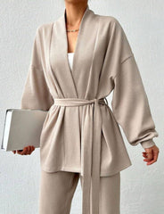 „LounEleganz – Zweiteiler mit Stil und Komfort“