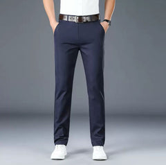 Stilvoller Schnitt – Herren Chino „Marine Eleganz“