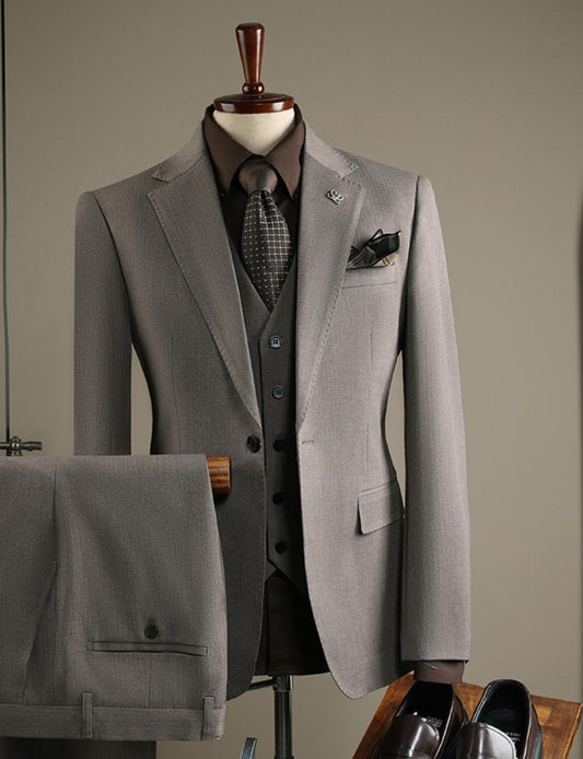 Gentleman Taupe – Dreiteiliger Premium-Anzug