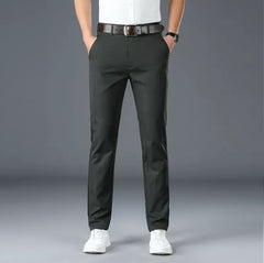 Stilvoller Schnitt – Herren Chino „Marine Eleganz“