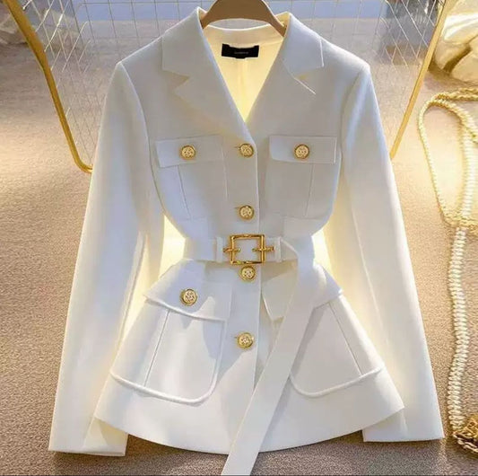 „Eleganz Pur – Tailored Chic Blazer”